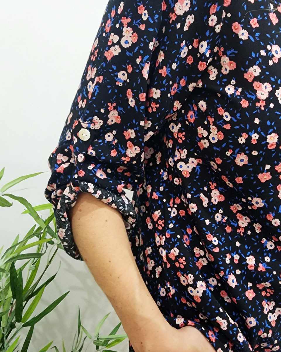 Tunique femme noire fleurs roses et bleu roi