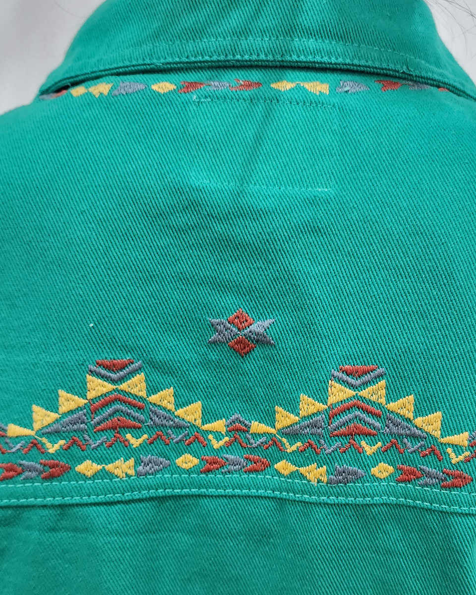 Veste en jean fluide verte motifs ethniques