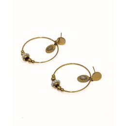 Boucles d'oreilles femme anneaux perlés dorés et blancs Catherine