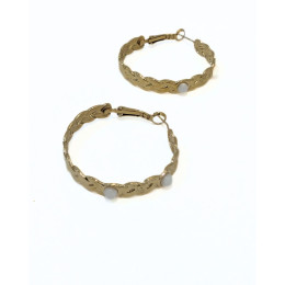 Boucles d'oreilles femme anneaux tressés dorés perles blanches
