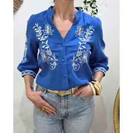 Chemisier femme bleu roi coton gaz fleurs brodées blanches