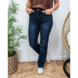Jean femme droit bleu foncé coupe confort coeur brodé