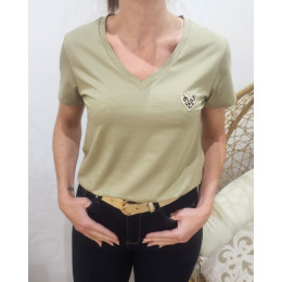 T-shirt femme kaki clair coeur léopard brodé col V