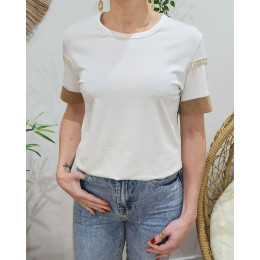 T-shirt femme blanc et suédine camel