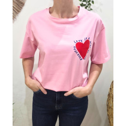 T-Shirt femme rose coeur rouge Love is a kiss