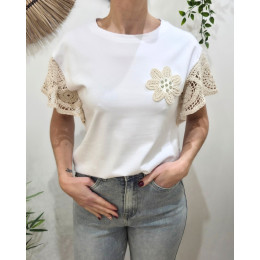 T-Shirt femme blanc manches et fleur brodées beiges