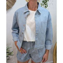 Veste femme courte à rayures bleu ciel et blanche