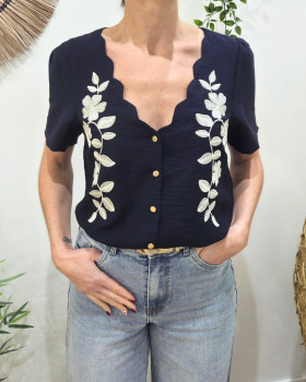 Blouse femme manches courtes marine broderies fleurs blanches 