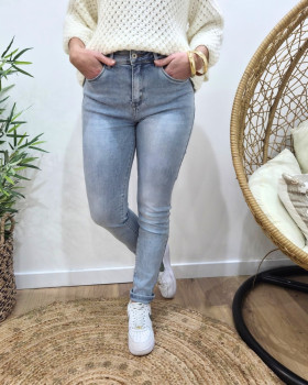 Jean femme slim power stretch push up bleu clair coupe confort