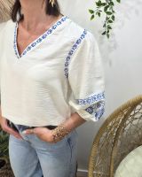 Blouse femme écrue manches 3/4 broderies bleues Estella