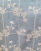 Chemisier femme bleu jean à carreaux fleuris brodés beiges