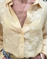 Chemisier femme jaune pâle broderies fleuries beiges Cybéla