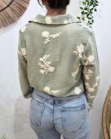 Chemisier femme kaki clair broderies fleuries beiges Cybéla