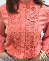 Chemisier femme saumon à broderies col mao Lelia