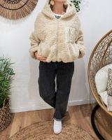 Manteau court femme bouclettes poche et capuche matelassées dorées