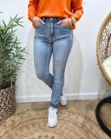 Jean femme slim power stretch push up bleu clair coupe confort +