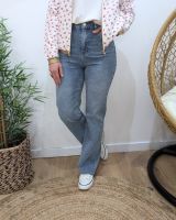 Jean femme wide leg bleu clair délavé bas coupé