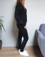 Pull noir col V manches dentelle transparence fleurie