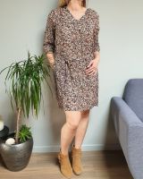 Robe droite noire fleurie liberty camel rouge bleu et étoiles dorées