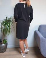 Robe droite noire bande argent cloutée