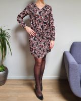 Robe droite noire feuillages bordeaux et blancs liseré doré