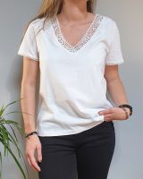 T-shirt blanc manches courtes col V à broderies