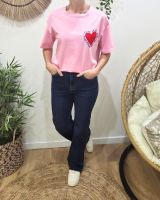 T-Shirt femme rose coeur rouge Love is a kiss