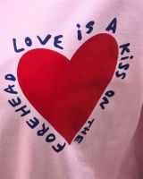 T-Shirt femme rose coeur rouge Love is a kiss