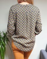 Tunique noire motifs éventails fleuris blancs et moutardes 