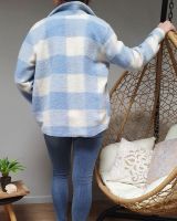Veste épaisse à carreaux bleu layette et blanche